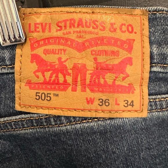 Levis 505 REGULAR FIT MEN'S JEANS Sz 36x34 - Picture 3 of 5